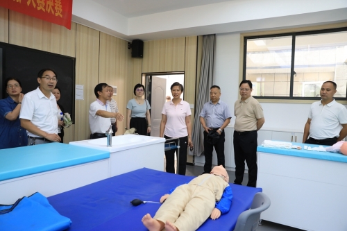 衡陽市人大常委會(huì)副主任謝明芳率隊(duì)來我校調(diào)研