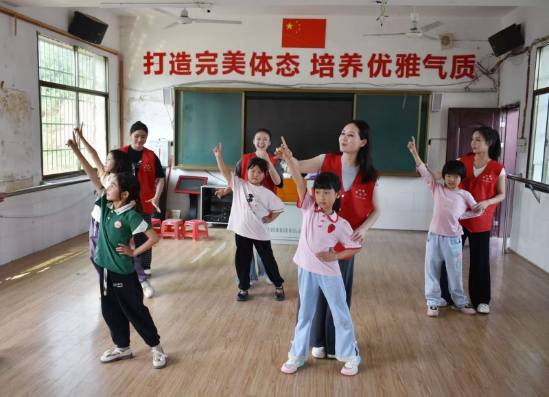 “藝暖童心”——衡陽(yáng)幼兒師專志愿者赴衡南縣松江聯(lián)合學(xué)校長(zhǎng)嶺校區(qū)開展支教幫扶活動(dòng)