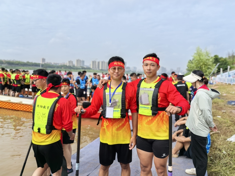我校兩位青年教師被衡陽(yáng)市教育局點(diǎn)名表?yè)P(yáng)！