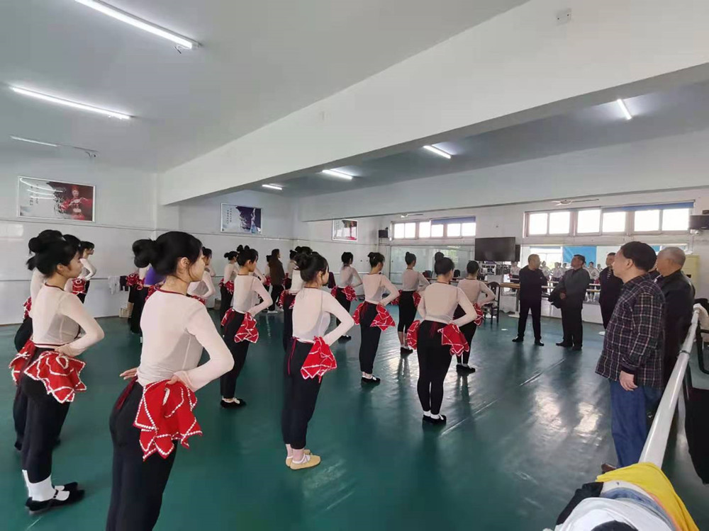 衡陽(yáng)幼高專舉行離退休總支、支部委員聯(lián)席會(huì)議