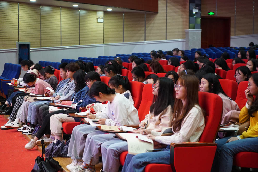 衡陽(yáng)幼高專舉行2021年度業(yè)余黨校第一期培訓(xùn)班開班典禮暨首場(chǎng)培訓(xùn)課