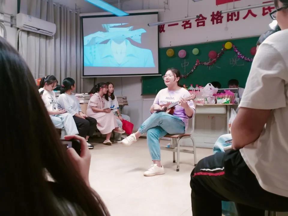 中秋佳節(jié)，師生一起過！