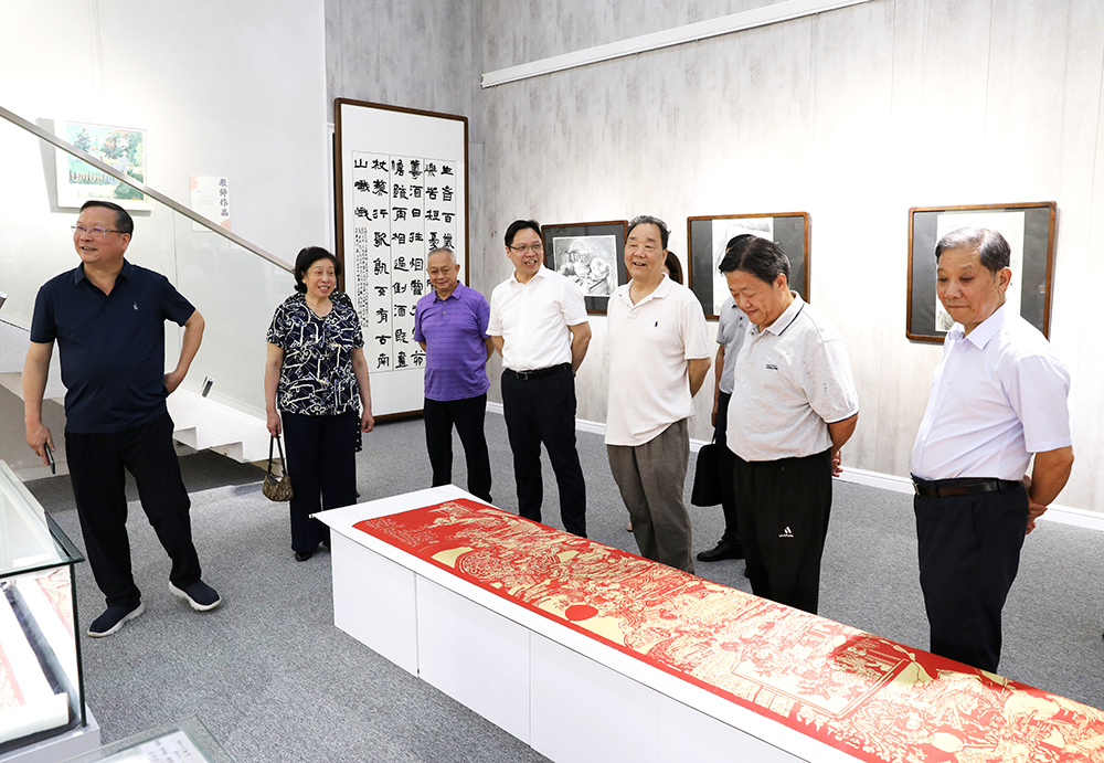 市委黨史聯(lián)絡(luò)組來我?？疾煺{(diào)研