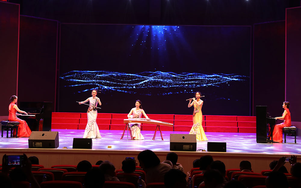 衡陽(yáng)幼兒師專(zhuān)舉行“夢(mèng)想啟航”文藝晚會(huì)慶祝第一次黨代會(huì)勝利召開(kāi)