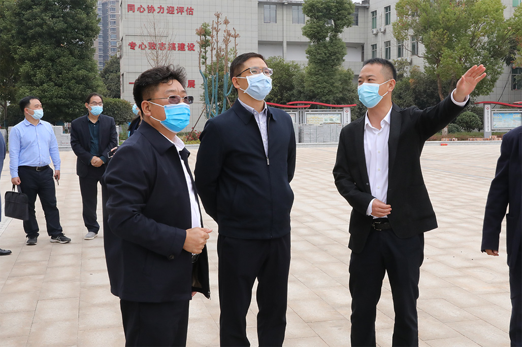 湖南省教育廳職成處處長(zhǎng)崔書(shū)芳來(lái)我校調(diào)研指導(dǎo)工作