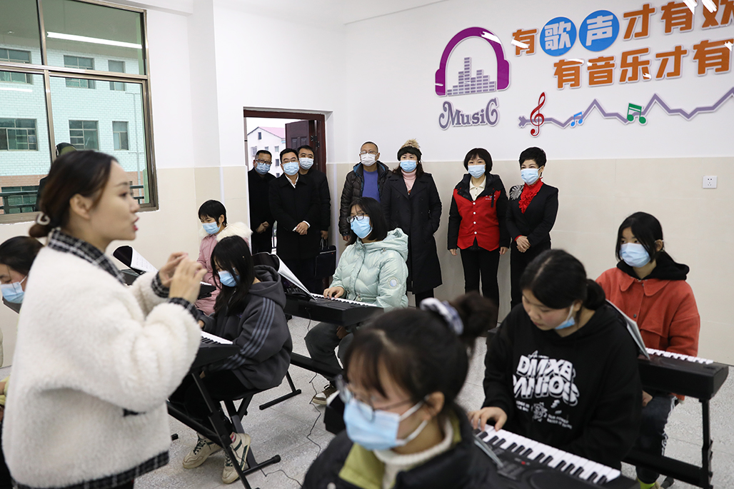 衡陽幼兒師范高等專科學(xué)校積極開展“百千萬‘藝術(shù)童伴’——留守兒童關(guān)愛工程”支教幫扶活動