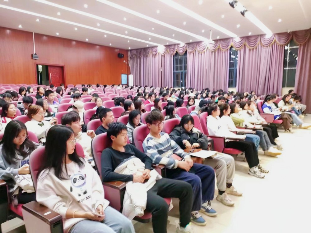 大國良師，卓越小教 ——衡陽幼兒師范高等?？茖W(xué)校小學(xué)教育系加強學(xué)生干部隊伍建設(shè)