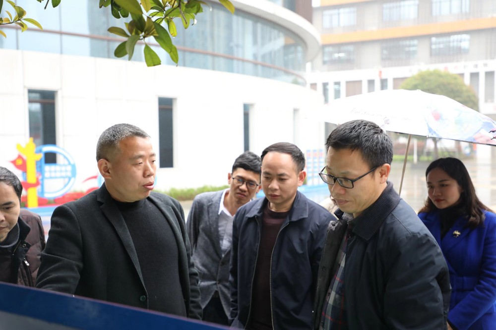 數(shù)學與現(xiàn)代信息技術系赴高新成章雁鳴溪小學開展人才培養(yǎng)方案市場調(diào)研