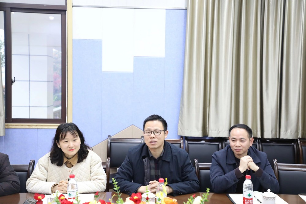 數(shù)學與現(xiàn)代信息技術系赴高新成章雁鳴溪小學開展人才培養(yǎng)方案市場調(diào)研