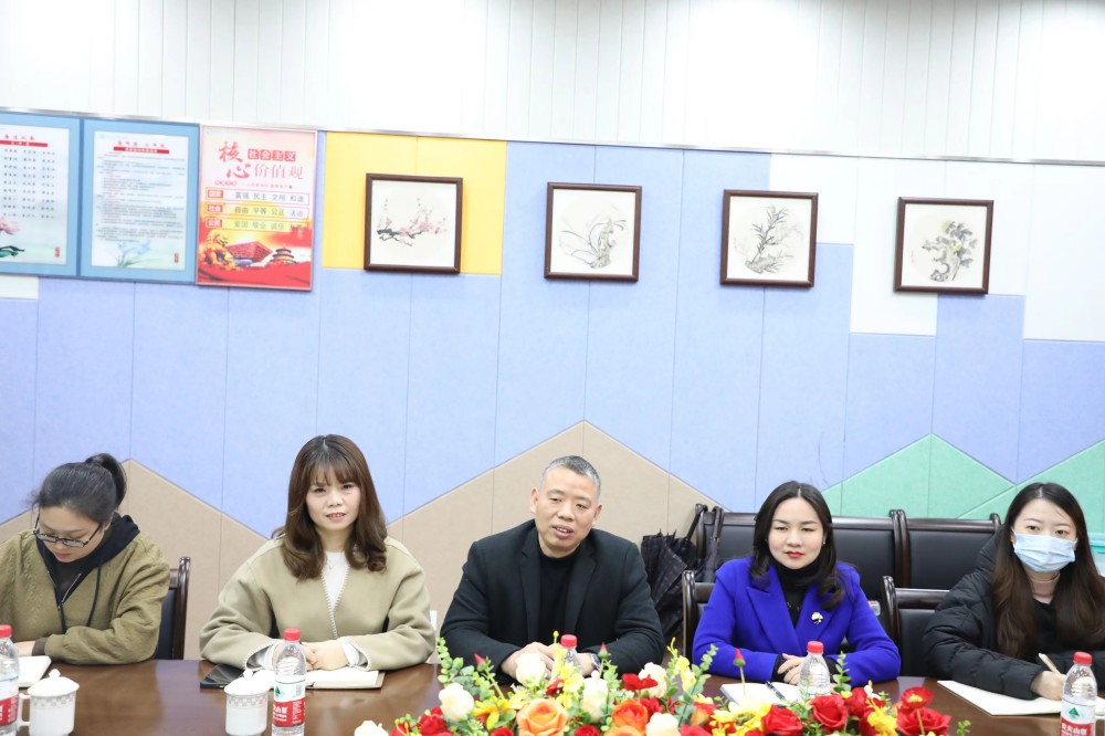 數(shù)學與現(xiàn)代信息技術系赴高新成章雁鳴溪小學開展人才培養(yǎng)方案市場調(diào)研