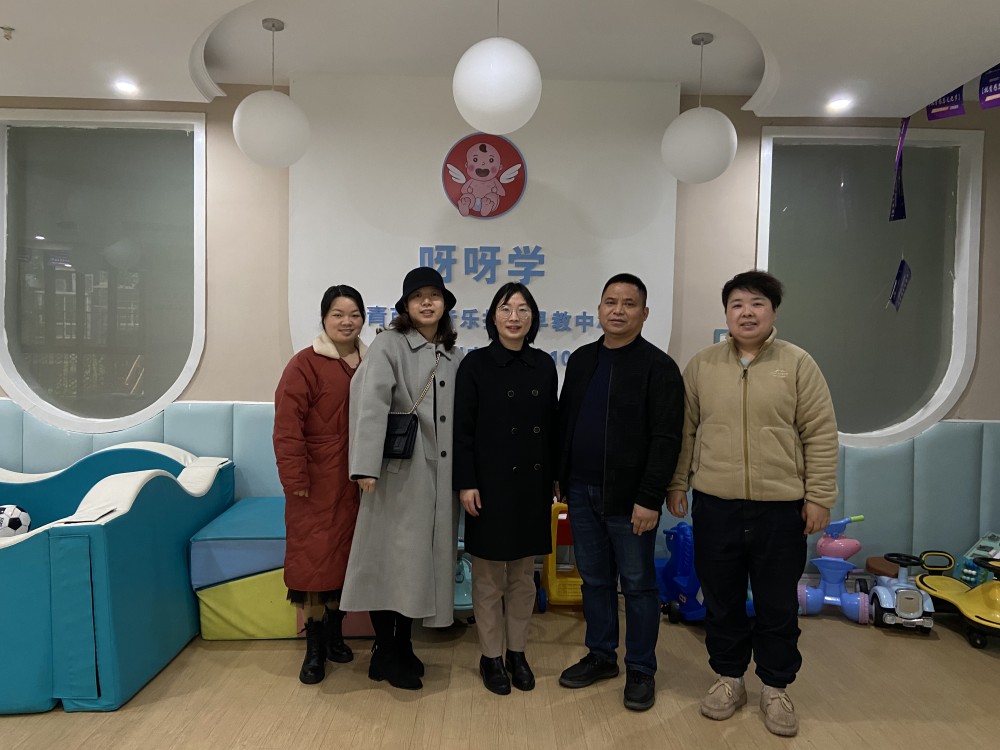 我?，F(xiàn)代服務(wù)與管理系深入托育機構(gòu)走訪調(diào)研