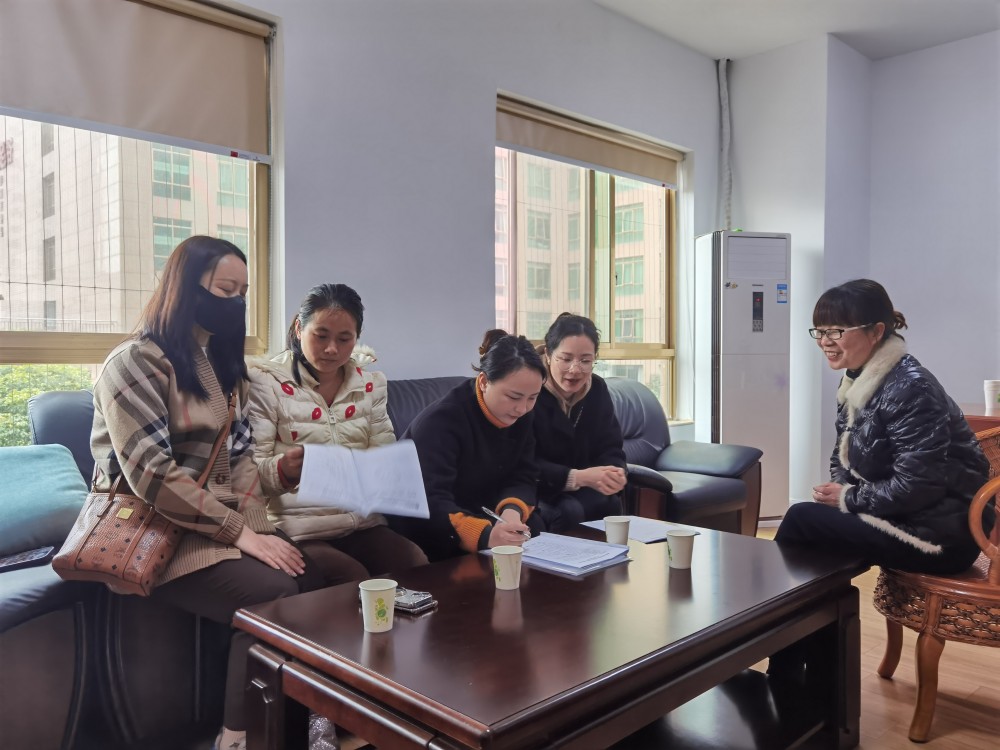 我?，F(xiàn)代服務(wù)與管理系深入托育機構(gòu)走訪調(diào)研