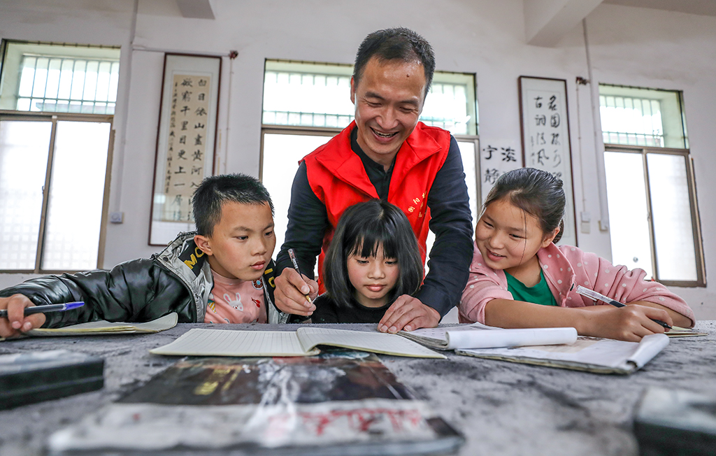 “藝”起成長(zhǎng)，伴你同行 ——衡陽(yáng)幼兒師專志愿者赴衡南縣松江聯(lián)合學(xué)校長(zhǎng)嶺校區(qū)開展支教幫扶活動(dòng)