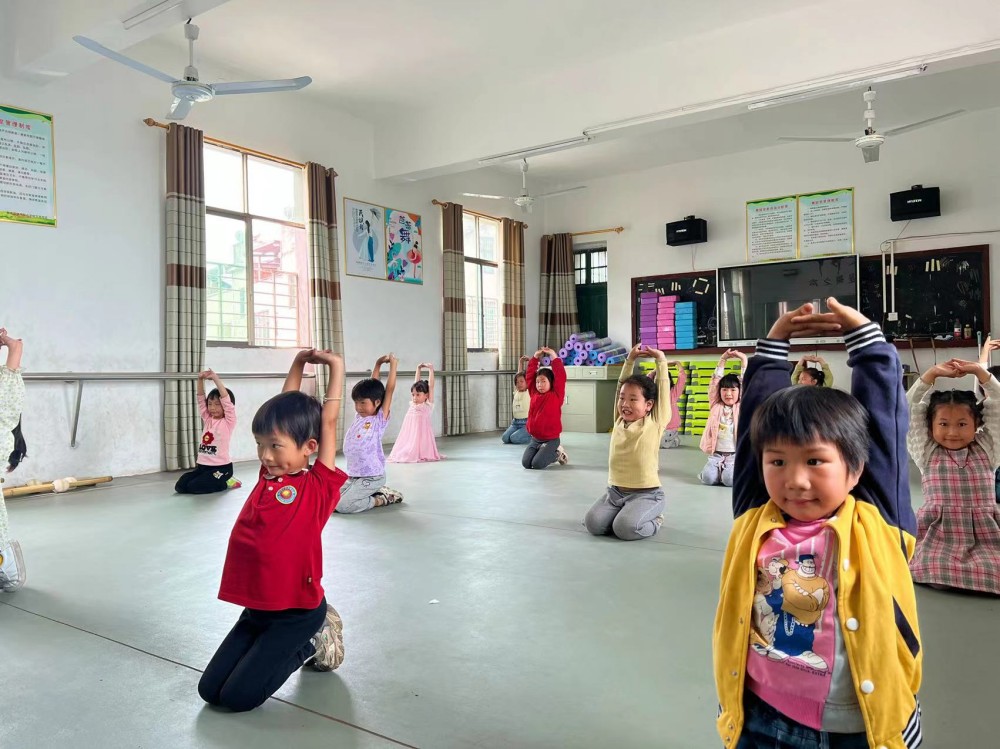 為了每一個(gè)孩子的美好童年 ——衡陽(yáng)幼兒師專小學(xué)教育系赴衡南縣硫市小學(xué)開展留守兒童結(jié)對(duì)幫扶活動(dòng)