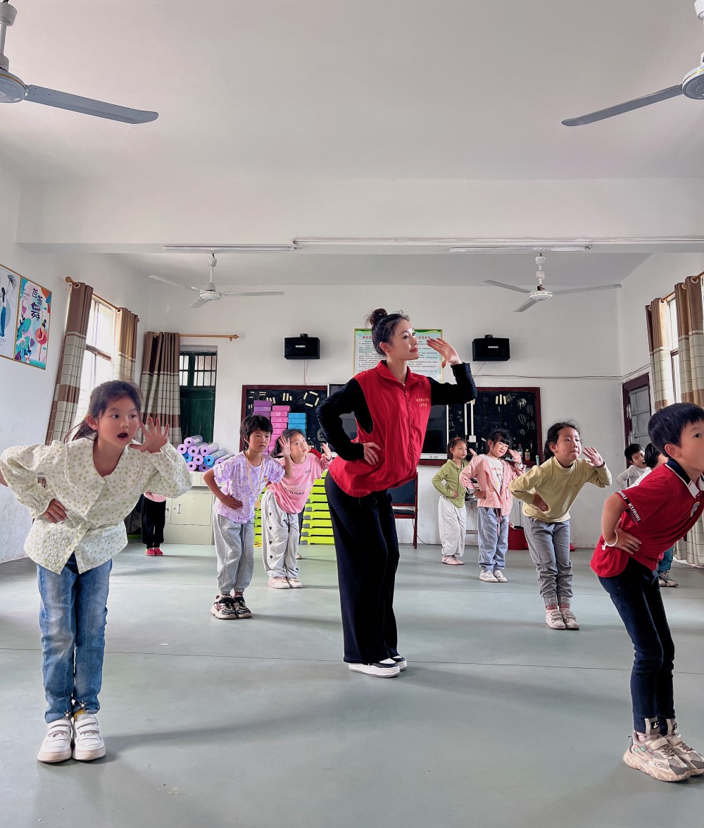 為了每一個(gè)孩子的美好童年 ——衡陽(yáng)幼兒師專小學(xué)教育系赴衡南縣硫市小學(xué)開展留守兒童結(jié)對(duì)幫扶活動(dòng)