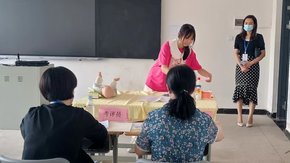 我校育嬰員、保育師職業(yè)技能等級(jí)認(rèn)定考試順利舉行