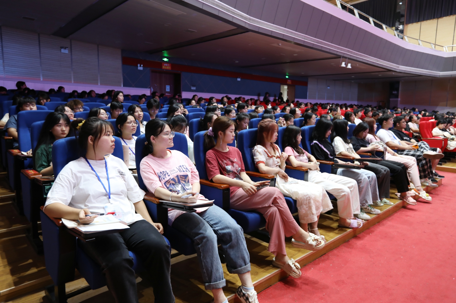 與名師對(duì)話|數(shù)信系舉辦教師專(zhuān)業(yè)成長(zhǎng)專(zhuān)題講座