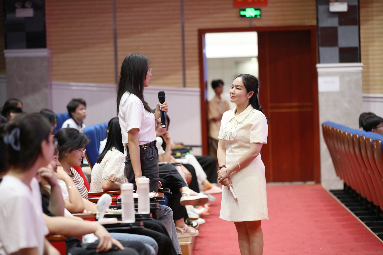 與名師對(duì)話|數(shù)信系舉辦教師專(zhuān)業(yè)成長(zhǎng)專(zhuān)題講座
