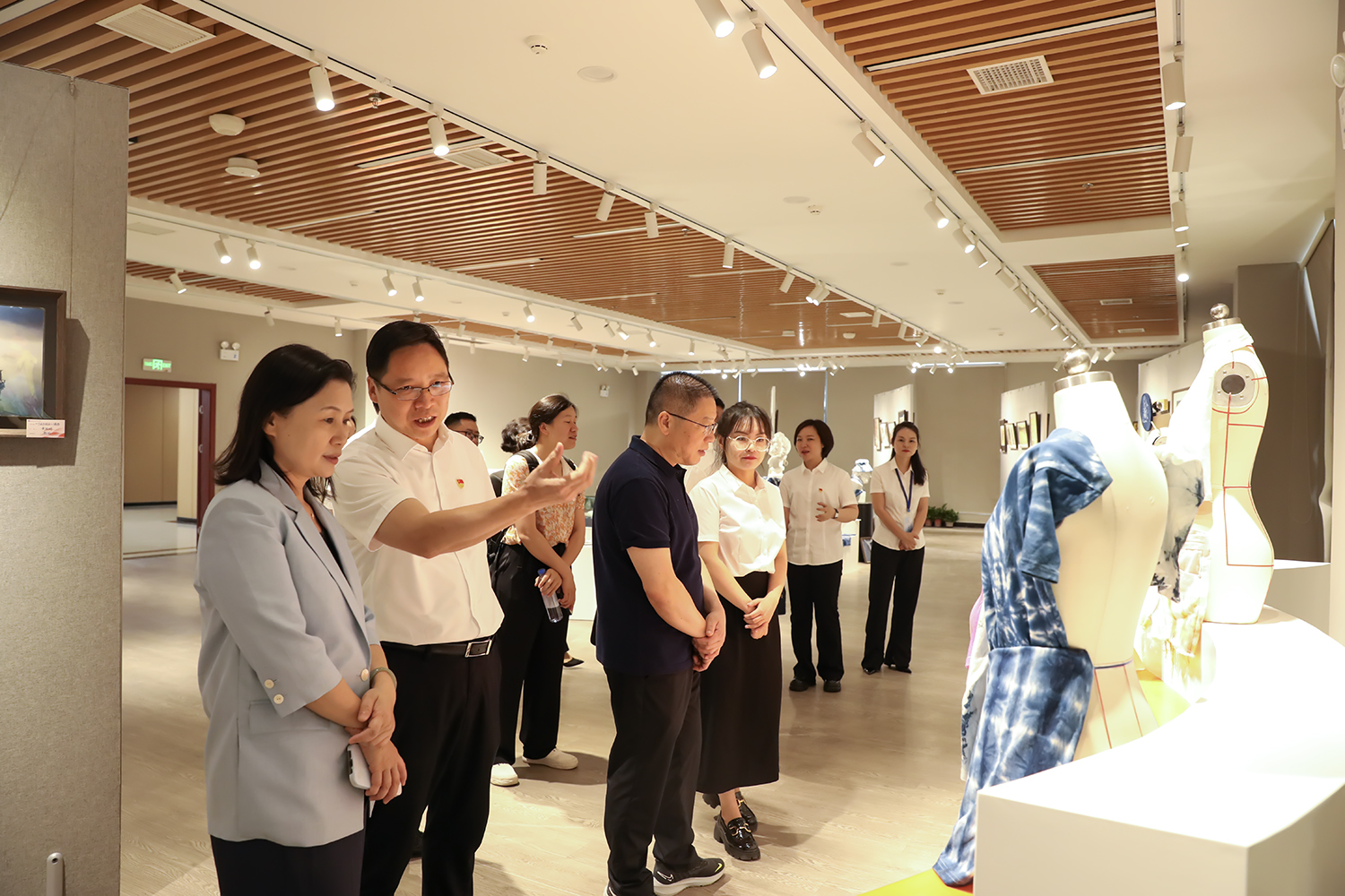 衡陽幼兒師專藝術系舉行“以學促干 藝心向黨”主題作品展